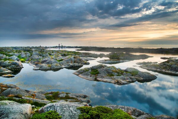 meren rantakallioita